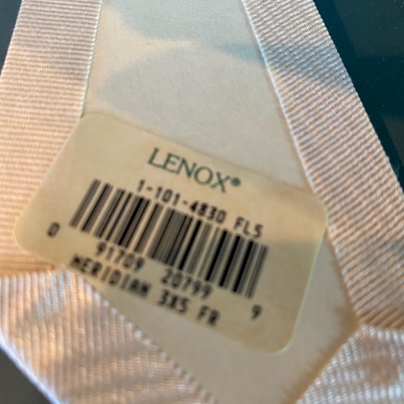 ☀️SOLD☀️Vintage Lenox Meridian Ivory and Genuine Gold 3.5” x 5” Photo - Picture 4 of 6